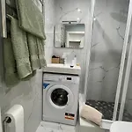 Modern 1br Haven Near Two Parks Apartmán