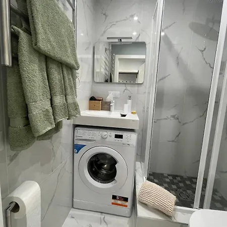 Modern 1br Haven Near Two Parks Apartament